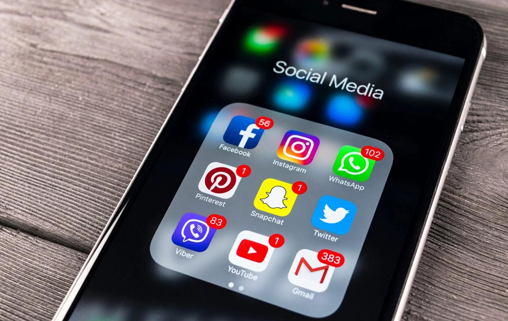 Social media icons - راهکارهای افزایش وفاداری مشتریان: راهنمای کامل و موثر