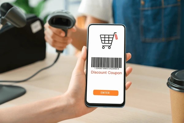 hand using smartphone scan barcode 600nw 2258510137 ezgif.com webp to jpg converter - راهکارهای افزایش وفاداری مشتریان: راهنمای کامل و موثر